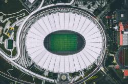 FPX不断突破！，阿扎伦卡连续十场比赛得分超过重返赛场上演精彩一战