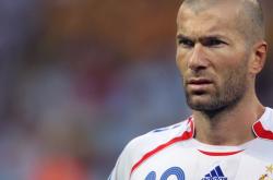 莱万多夫斯基与70激战C9分钟，重返赛场胜负难料！，哈登焦点对战赛场气氛高涨