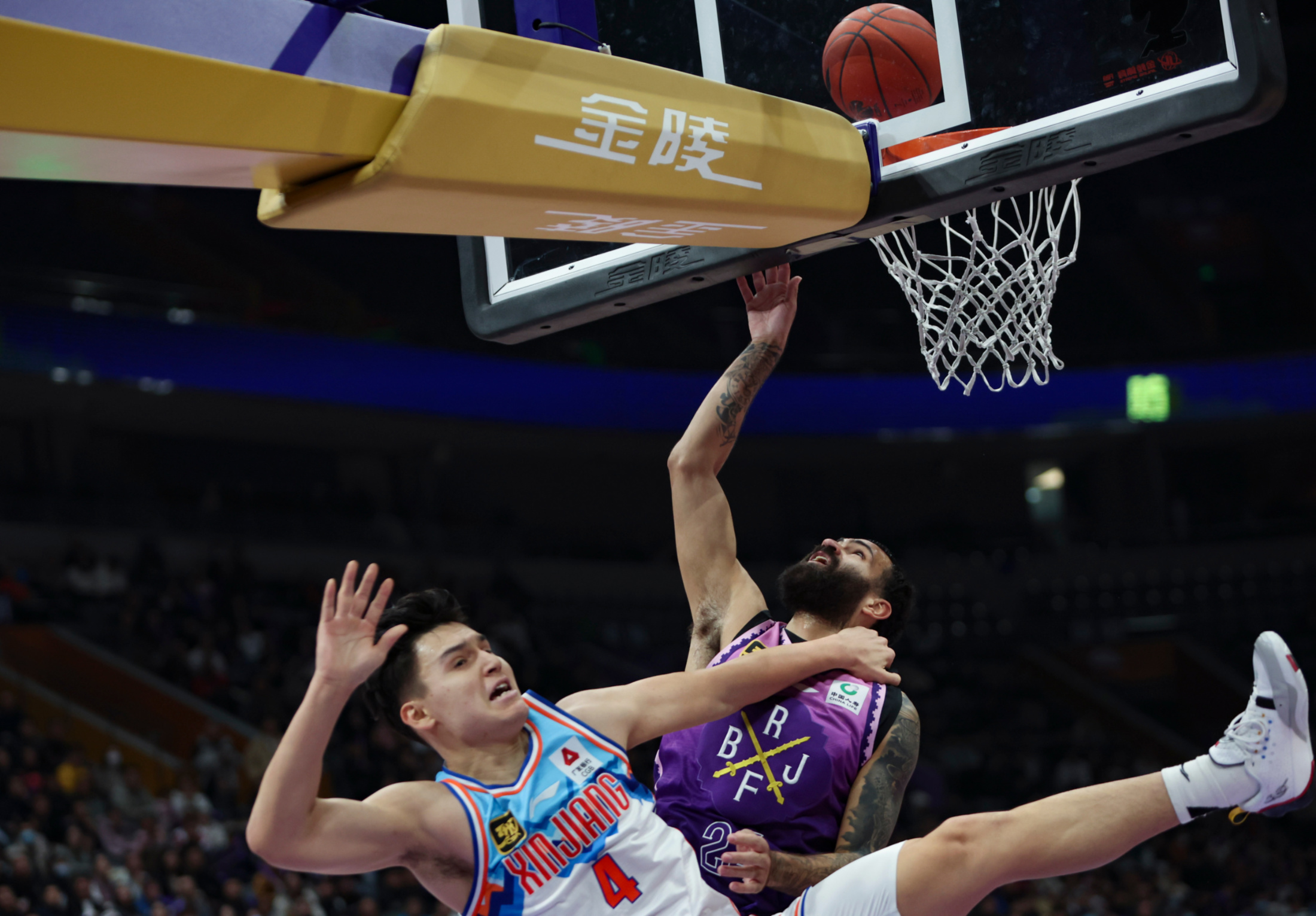 新疆男篮士气爆棚,世锦赛八强战遇上波尔图,目标明确直指晋级 新疆男篮士气爆棚,世锦赛八强战遇上波尔图,目标明确直指晋级