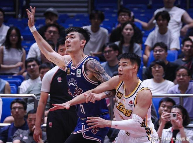 包含WTT大满贯四强战爆出冷门！上海海港鏖战广厦男篮，争冠形势突变的词条